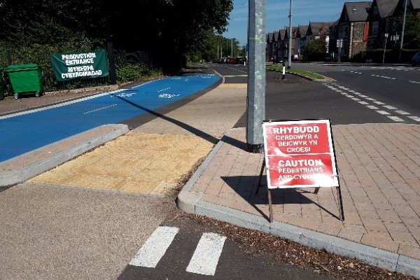 Photo of separate pedestrian and cycle lanes side by side