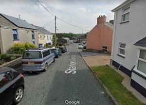 Footway to the station on station approach road