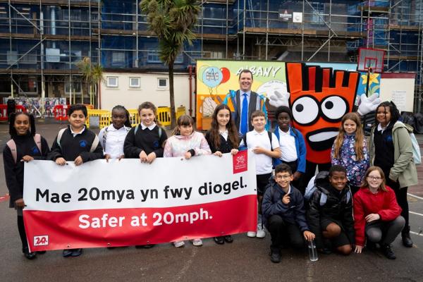 Pupils from Albany Primary School and Ysgol Sant Elfod Primary School with Deputy Climate Change Minister, Lee Waters