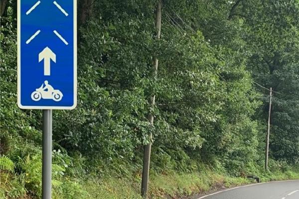 Blue and white prime road sign indicating where motorcyclists should ride.