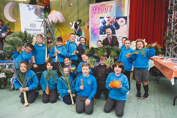 Huw Irranca-Davies, Deputy First Minister for Wales and Cabinet Secretary for Climate Change and Rural Affairs enjoyed meeting Year 5 and 6 pupils from Ysgol Bro Penfro, Ysgol Casblaidd, and Ysgol Caer Elen at the Wales Climate Week workshop.