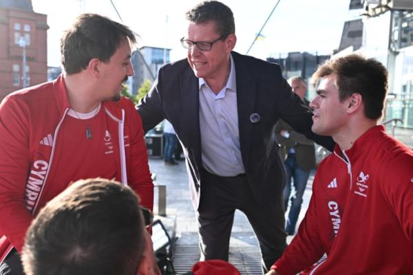 Athletes with First Minister Rhun ap Iorwerth